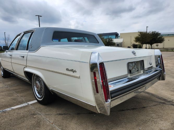 Cadillac-Fleetwood-1986-1