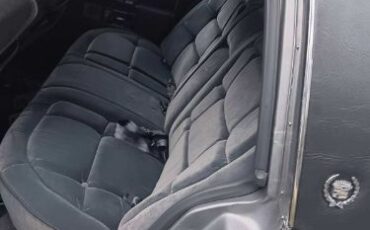 Cadillac-Fleetwood-1986-10