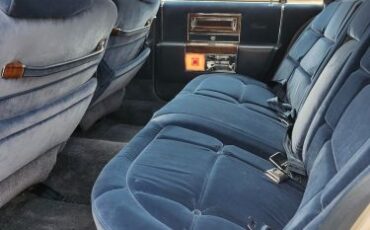 Cadillac-Fleetwood-1986-10