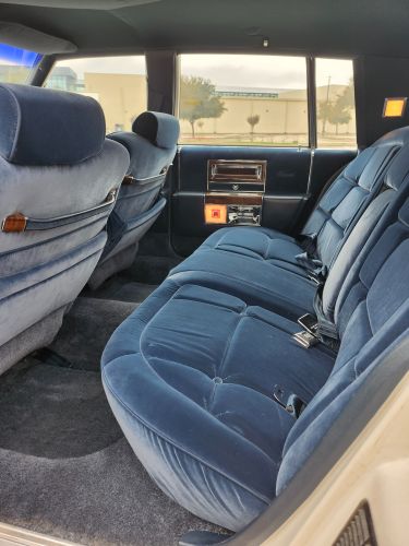 Cadillac-Fleetwood-1986-10