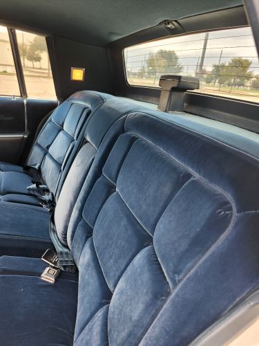 Cadillac-Fleetwood-1986-12