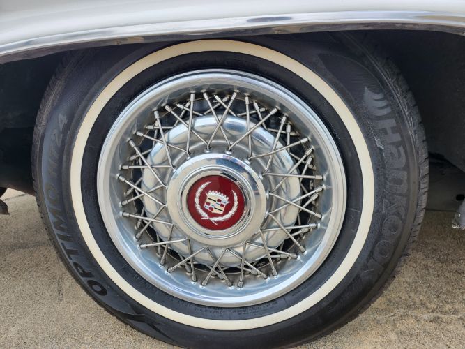 Cadillac-Fleetwood-1986-13