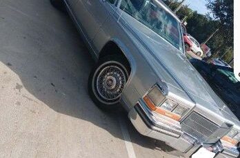 Cadillac-Fleetwood-1986-2