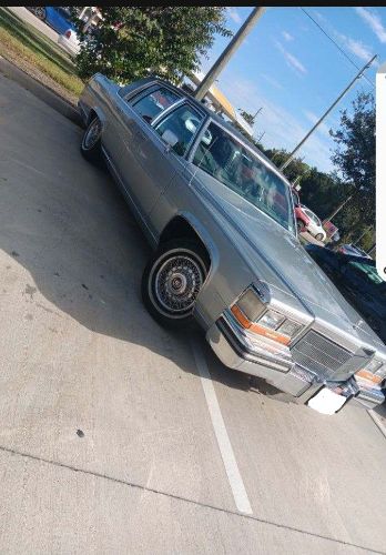 Cadillac-Fleetwood-1986-2