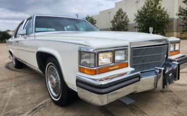 Cadillac-Fleetwood-1986-31