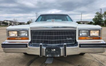Cadillac-Fleetwood-1986-42