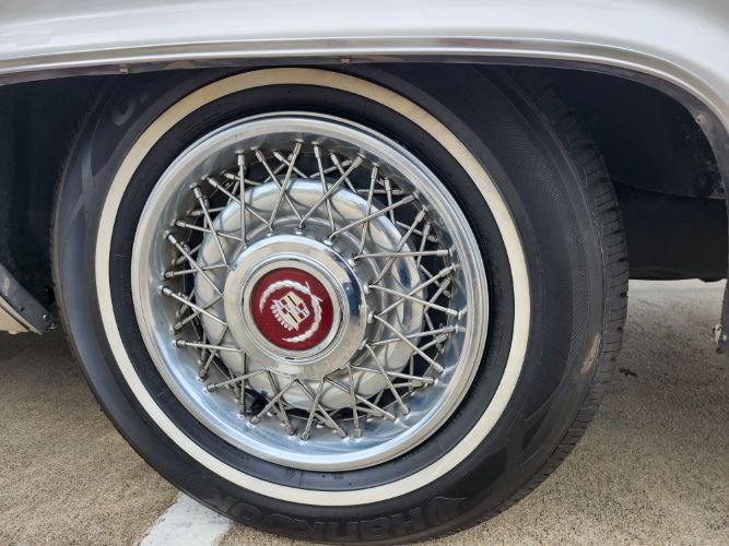 Cadillac-Fleetwood-1986-45