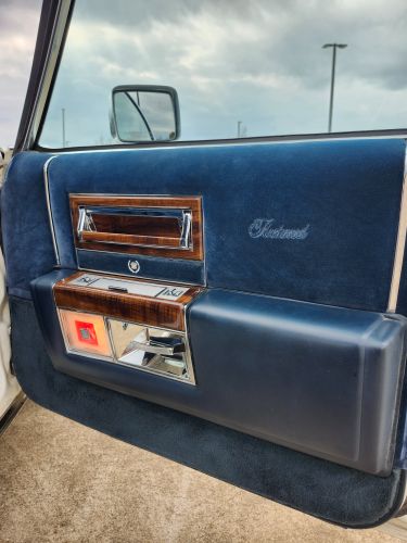 Cadillac-Fleetwood-1986-47