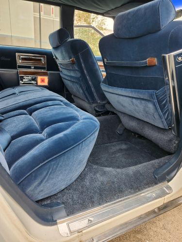 Cadillac-Fleetwood-1986-5