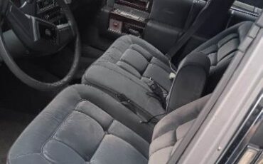 Cadillac-Fleetwood-1986-6