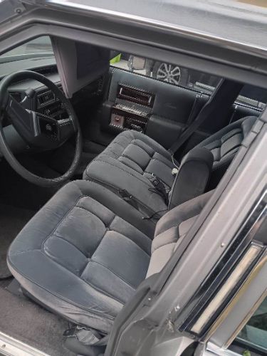 Cadillac-Fleetwood-1986-6