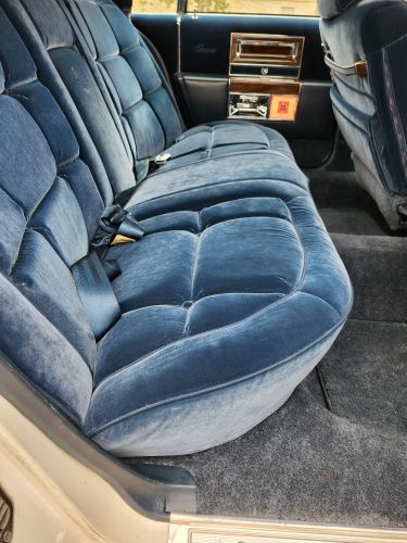 Cadillac-Fleetwood-1986-6