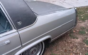 Cadillac-Fleetwood-1986-7