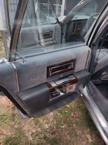 Cadillac-Fleetwood-1986-8