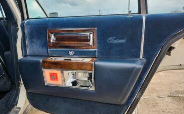 Cadillac-Fleetwood-1986-8