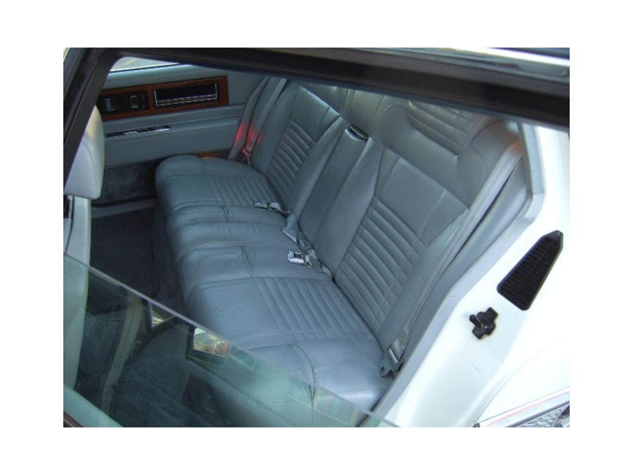 Cadillac-Fleetwood-60-special-1991-White-Gray-10