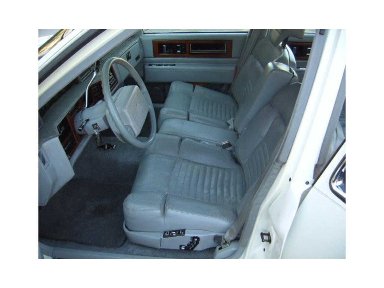 Cadillac-Fleetwood-60-special-1991-White-Gray-8