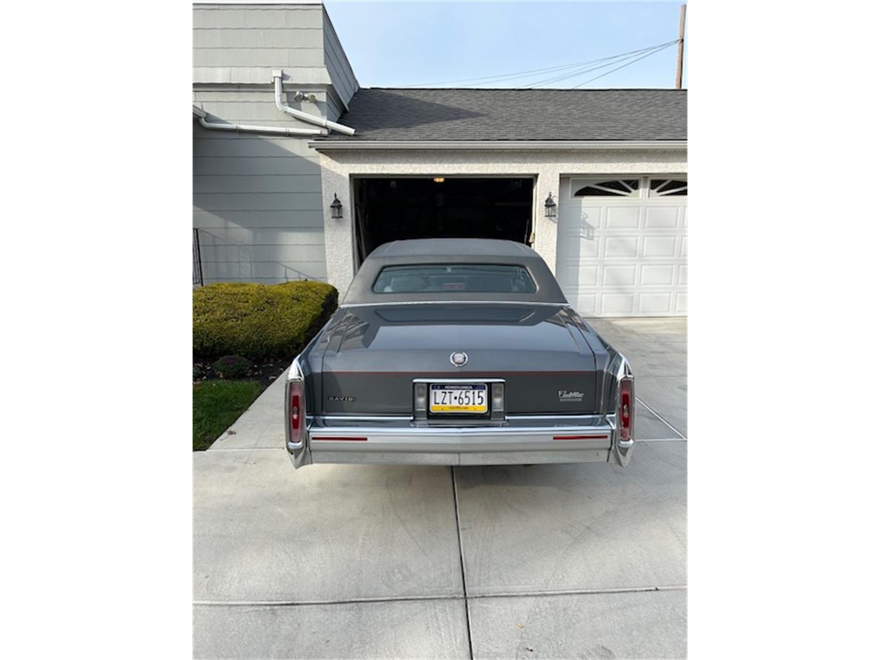 Cadillac-Fleetwood-brougham-1991-Silver-Gray-1