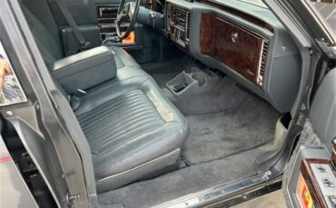 Cadillac-Fleetwood-brougham-1991-Silver-Gray-4