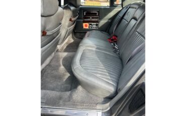 Cadillac-Fleetwood-brougham-1991-Silver-Gray-5