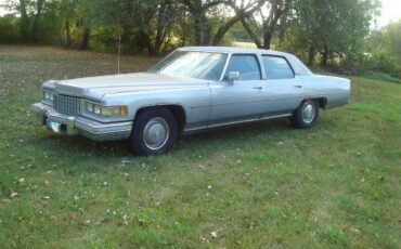 Cadillac-Fleetwood-brougham-delegance-1976-Silver-Silver