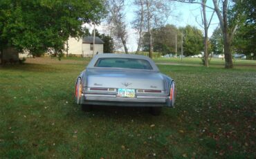 Cadillac-Fleetwood-brougham-delegance-1976-Silver-Silver-4