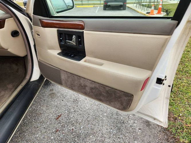 Cadillac-Other-1994-White-11