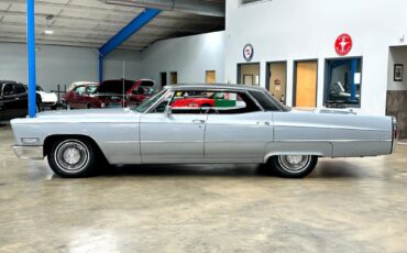 Cadillac-Sedan-1968-Other-3