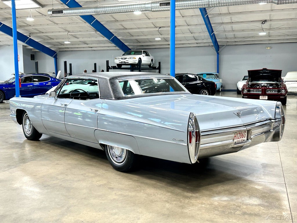 Cadillac-Sedan-1968-Other-4