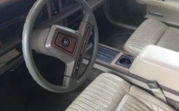 Cadillac-Sedan-1986