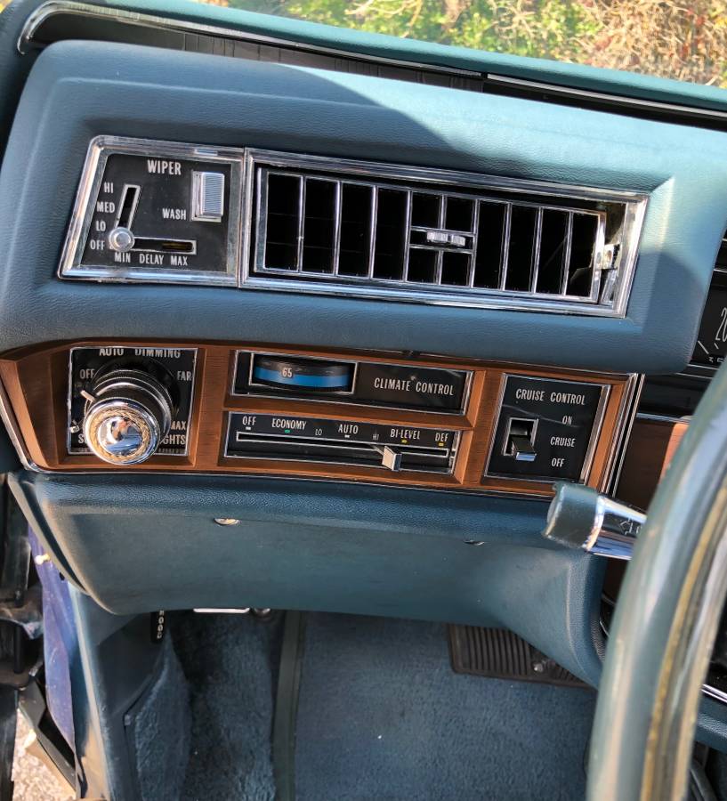 Cadillac-Sedan-deville-1975-blue-12
