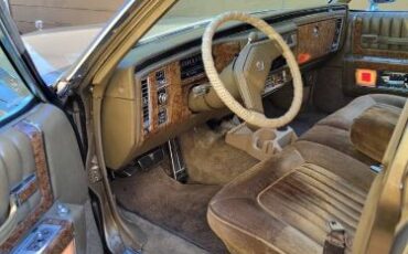 Cadillac-Sedan-deville-1979-2