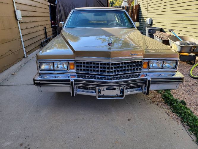 Cadillac-Sedan-deville-1979