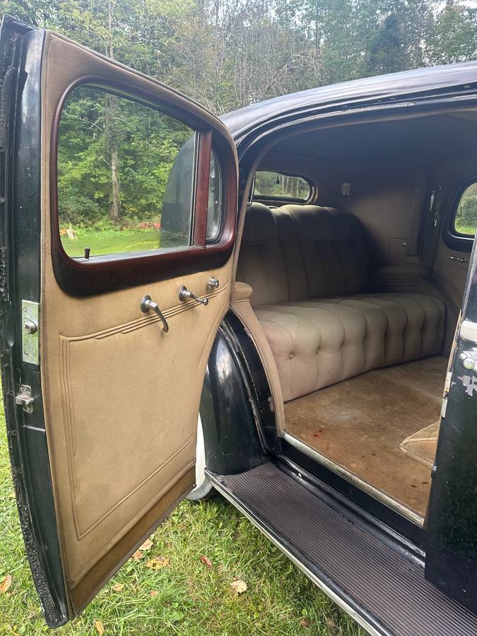 Cadillac-Series-75-fleetwood-limousine-1937-black-7
