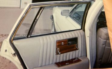 Cadillac-Seville-1976-White-1