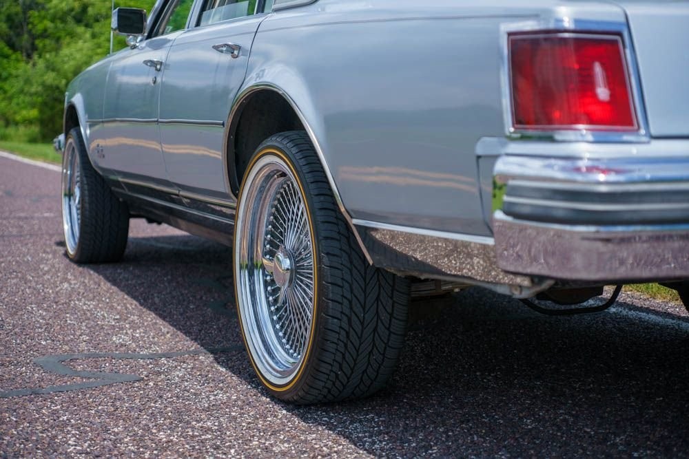 Cadillac-Seville-1977-10