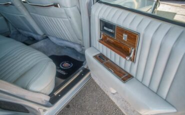 Cadillac-Seville-1977-17