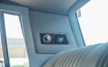 Cadillac-Seville-1977-19