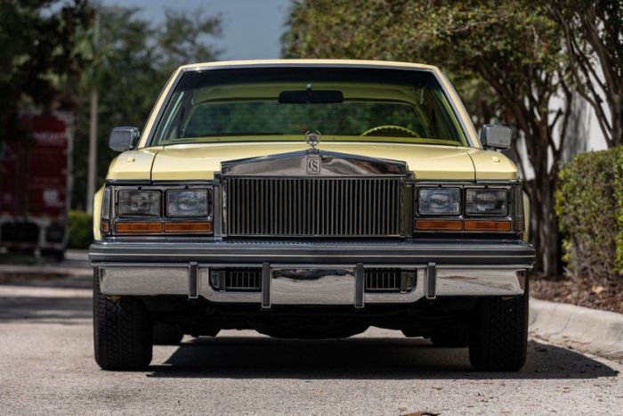 Cadillac-Seville-1977-Naples-Yellow-Yellow-Leather-1