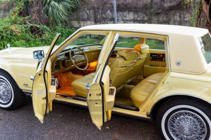 Cadillac-Seville-1977-Naples-Yellow-Yellow-Leather-23
