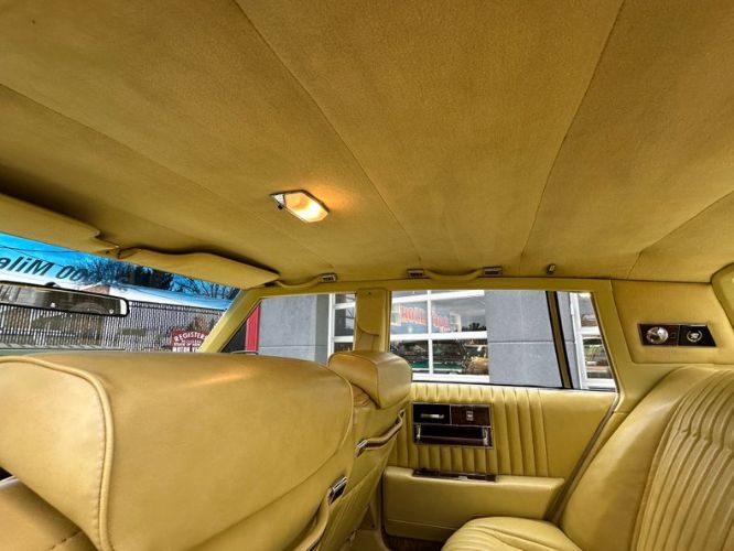 Cadillac-Seville-1977-Naples-Yellow-Yellow-Leather-32
