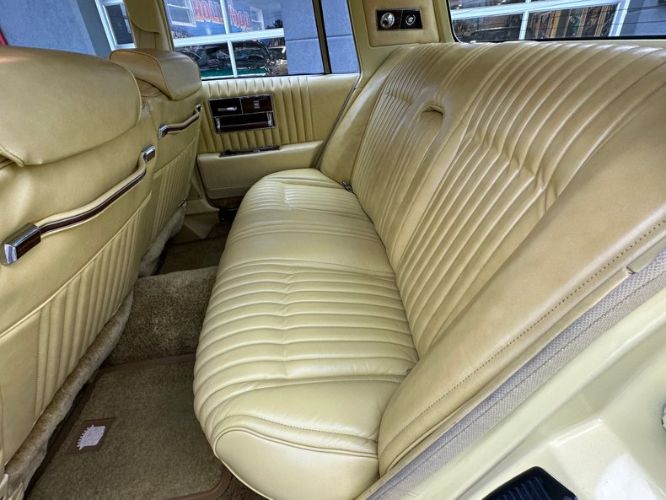 Cadillac-Seville-1977-Naples-Yellow-Yellow-Leather-34