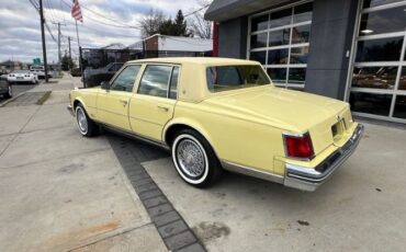 Cadillac-Seville-1977-Naples-Yellow-Yellow-Leather-6