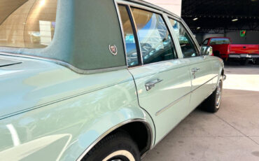 Cadillac-Seville-1977-Sedan-14