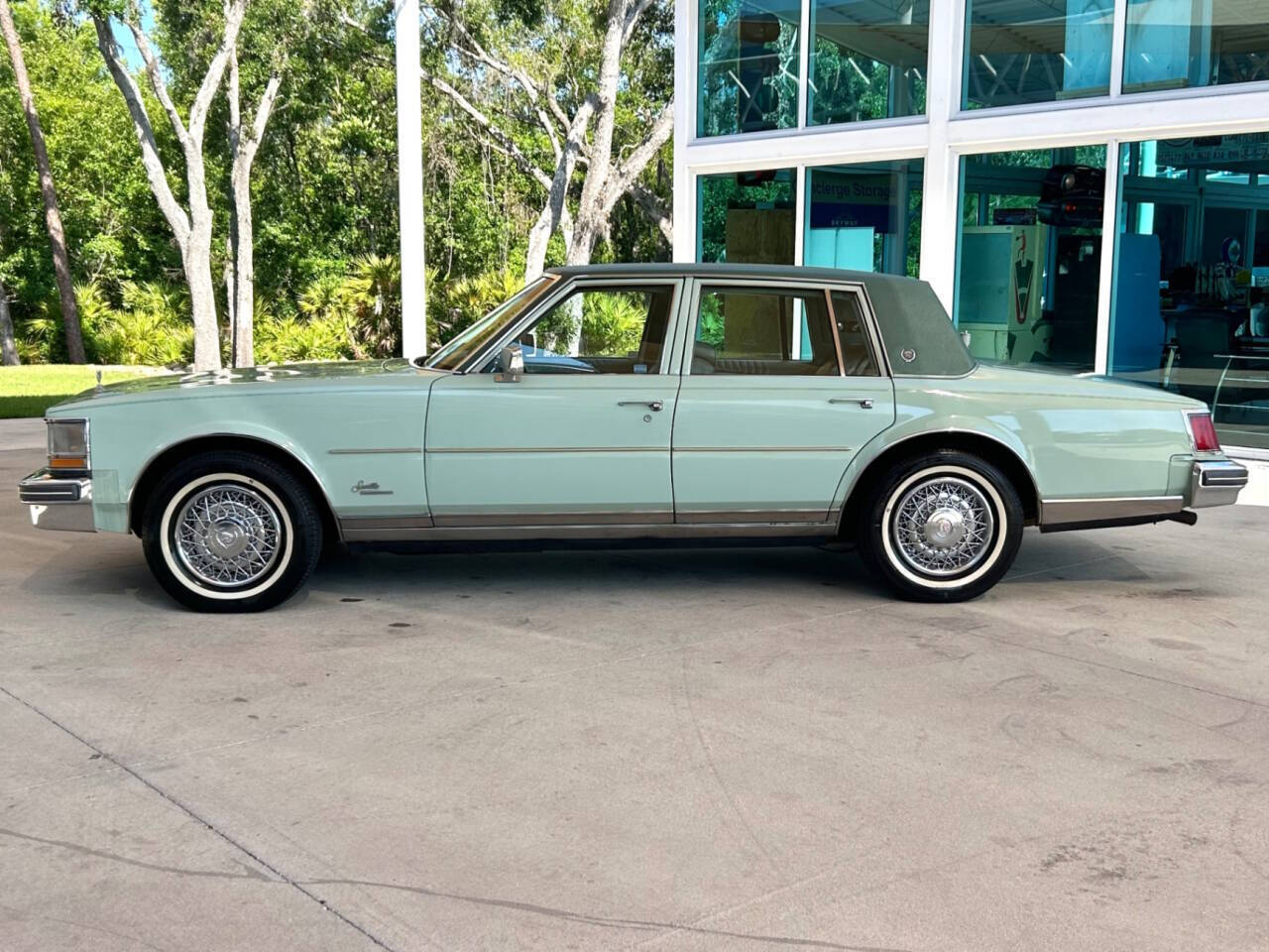 Cadillac-Seville-1977-Sedan-7