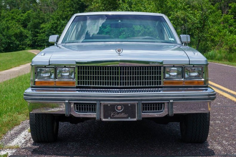 Cadillac-Seville-1977-Silver-10