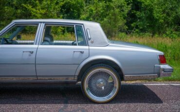 Cadillac-Seville-1977-Silver-11