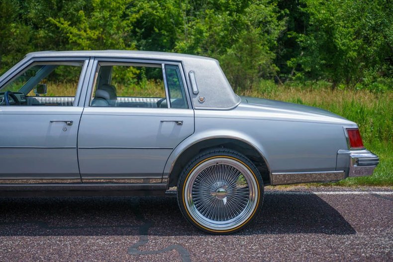Cadillac-Seville-1977-Silver-11
