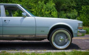 Cadillac-Seville-1977-Silver-13
