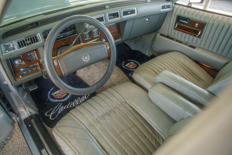 Cadillac-Seville-1977-Silver-19